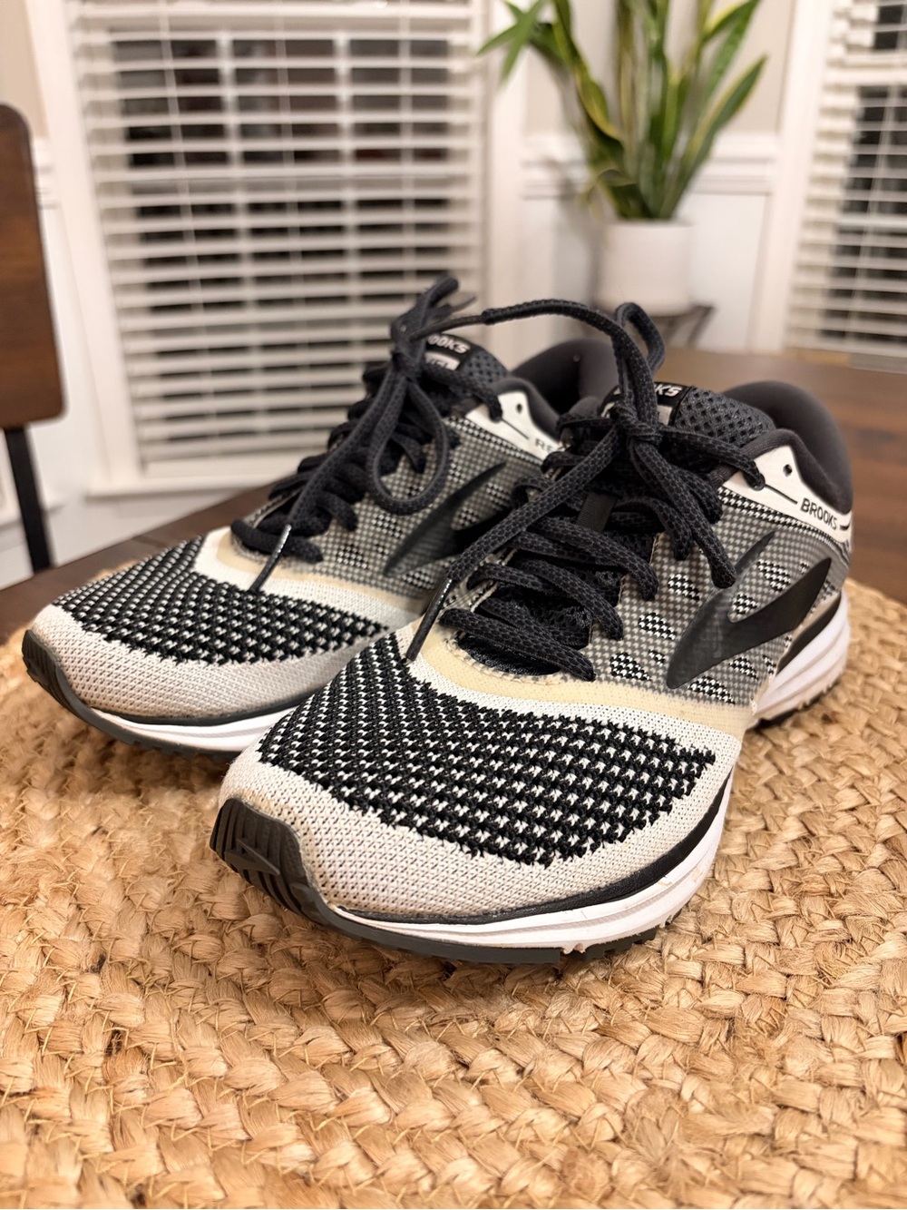 Brooks Revel Women's Athletic Shoes in Black & White - Size 7